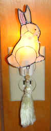 stainedGlassNightLight-on.jpg (87696 bytes)