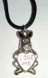 LoveMeBunny.jpg (52112 bytes)