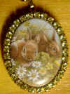cameo_locketSwar-BunsDaisy.jpg (42839 bytes)