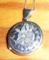 locket-kissbun-Rnd.jpg (64225 bytes)